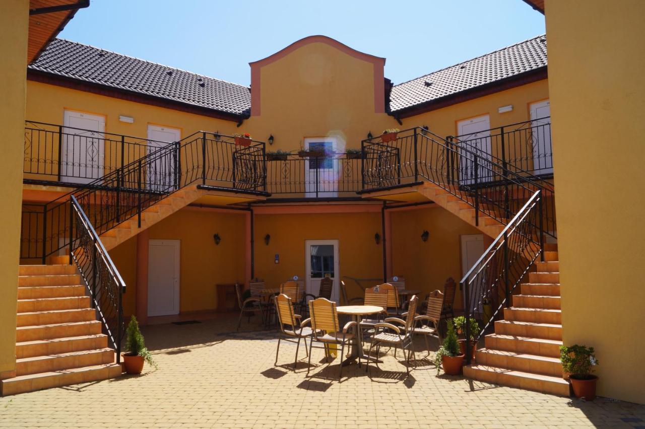 Diament Bed & Breakfast Rewal Bagian luar foto